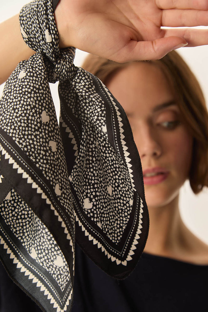 Carré de soie Nybiche Coeur Noir